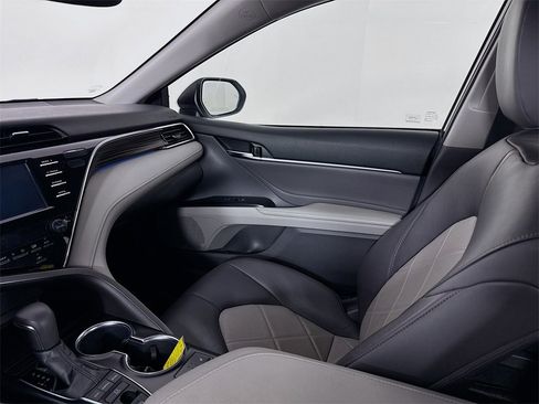 Used 2018 Toyota Camry L image 22