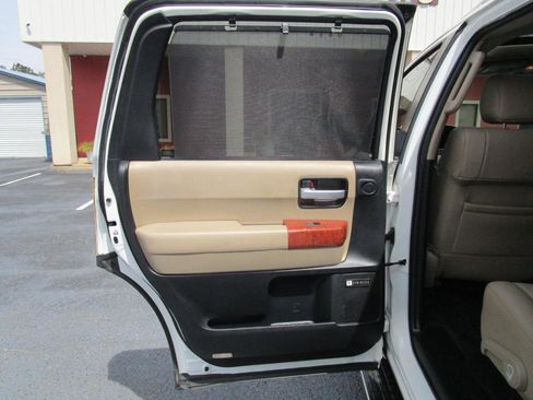 Used 2018 Toyota Sequoia Platinum image 24