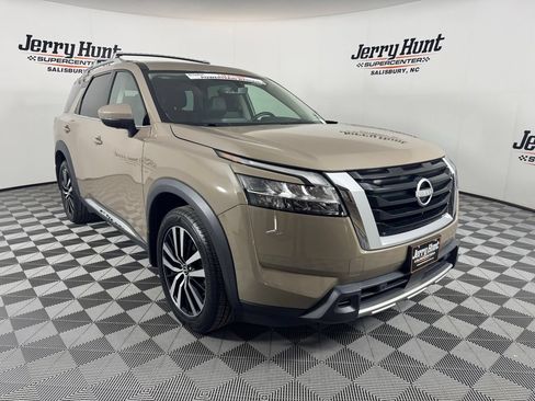 Used 2023 Nissan Pathfinder Platinum AWD/4WD image 5
