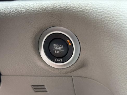 Used 2022 Chrysler Pacifica Touring-L FWD image 33