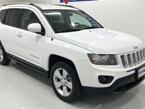 Used 2016 Jeep Compass Latitude AWD/4WD image 3