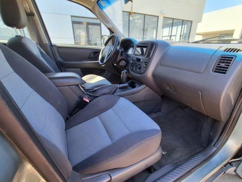 Used 2005 Ford Escape XLS image 14