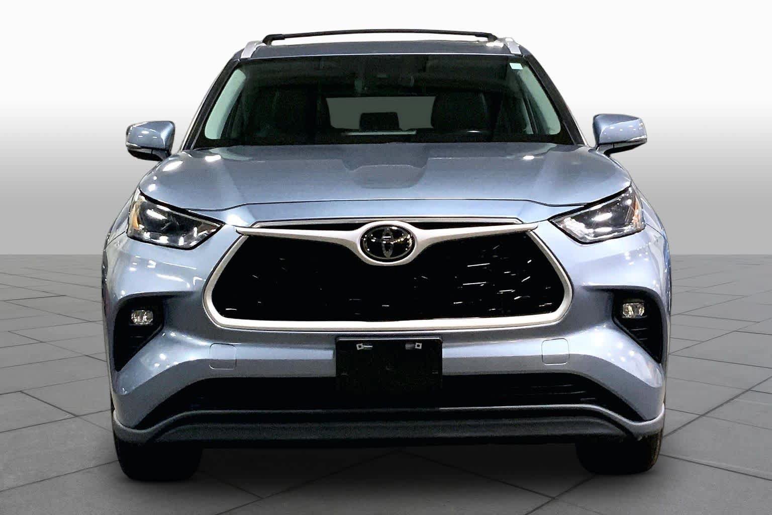 Used 2023 Toyota Highlander XLE AWD/4WD image 4