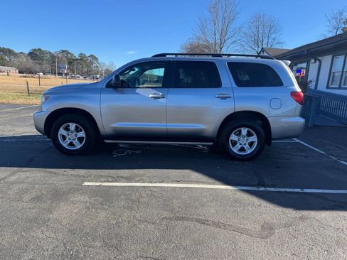 Used 2010 Toyota Sequoia SR5 image 4