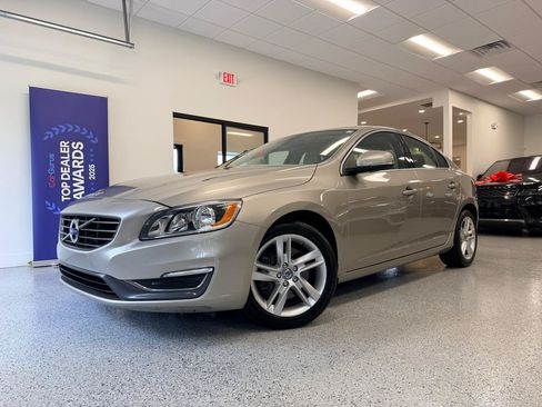 Used 2014 Volvo S60 T5 FWD image 2