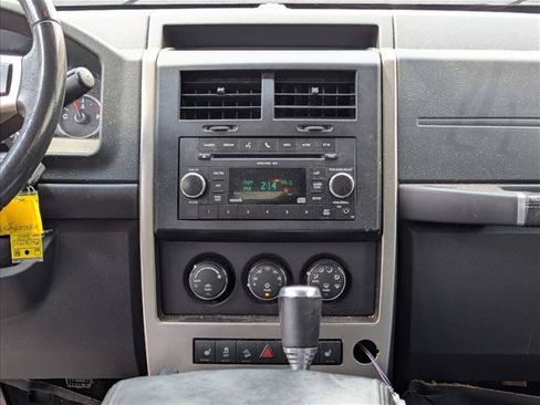 Used 2010 Jeep Liberty Renegade w/ Premium Group AWD/4WD image 14