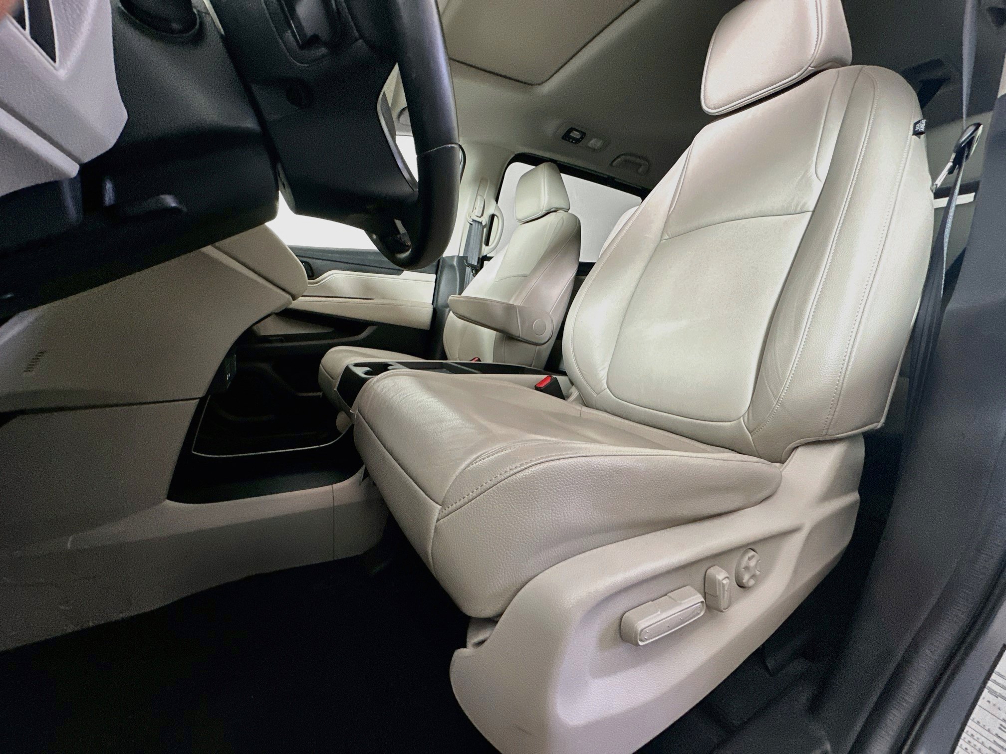 Used 2025 Honda Odyssey EX-L image 13