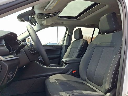 Certified 2023 Jeep Grand Cherokee Laredo X image 13