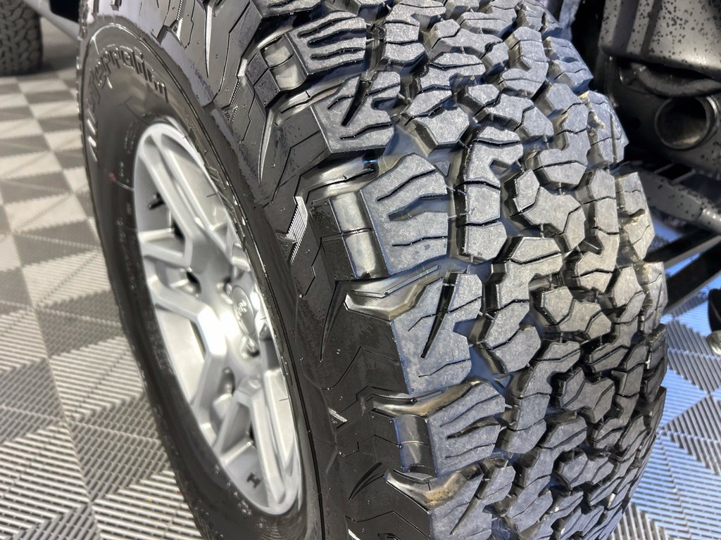 Used 2025 Jeep Wrangler Unlimited Rubicon AWD/4WD image 5