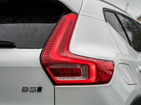 Certified 2025 Volvo XC40 B5 Ultra w/ Climate Package image 7