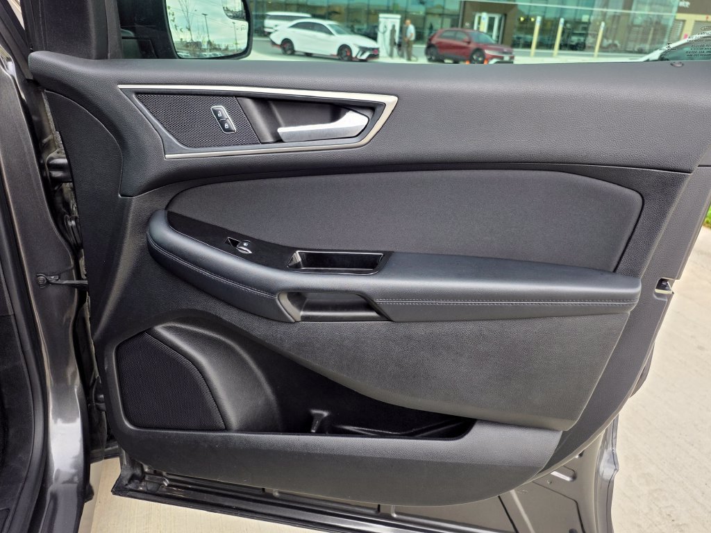 Used 2018 Ford Edge SEL FWD image 15