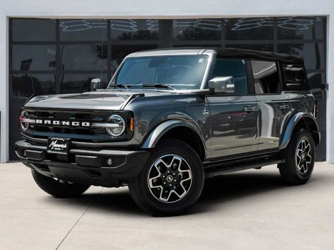 Used 2023 Ford Bronco Outer Banks AWD/4WD image 1