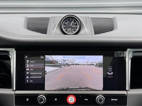 Certified 2025 Porsche Macan image 30