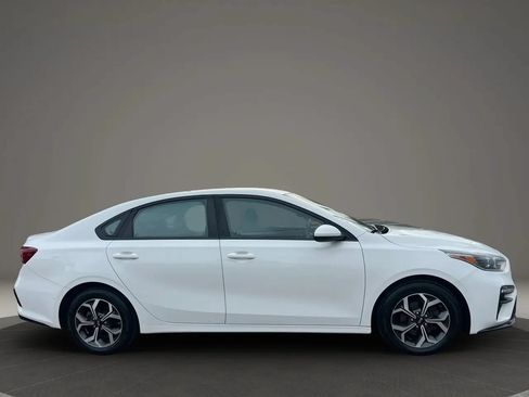 Used 2019 Kia Forte LXS FWD image 4