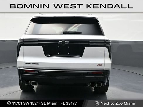 Used 2025 Chevrolet Traverse RS image 4
