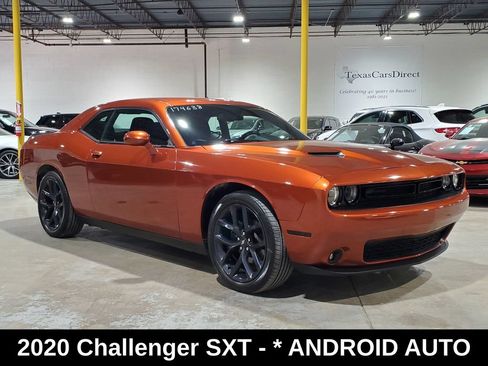 Used 2020 Dodge Challenger SXT w/ Blacktop Package RWD image 3