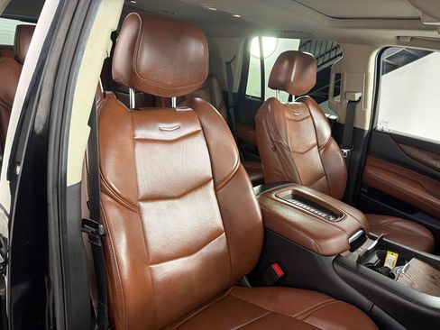 Used 2018 Cadillac Escalade Luxury AWD/4WD image 24