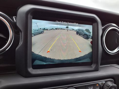 Used 2021 Jeep Wrangler Unlimited Sahara AWD/4WD image 7