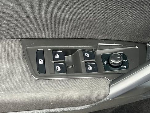 Used 2021 Volkswagen Tiguan S image 12