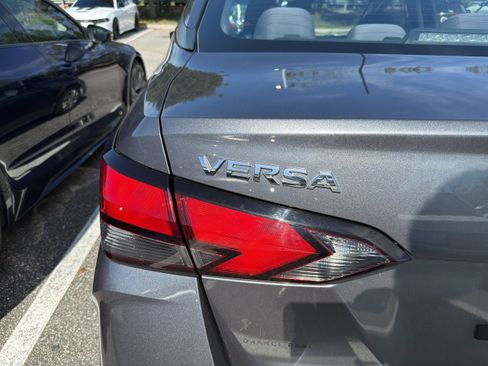 Used 2021 Nissan Versa S FWD image 9