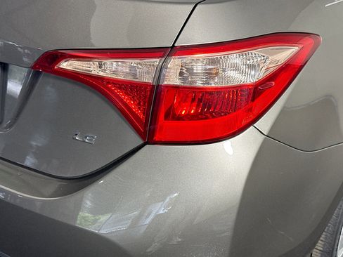 Used 2018 Toyota Corolla LE FWD image 33