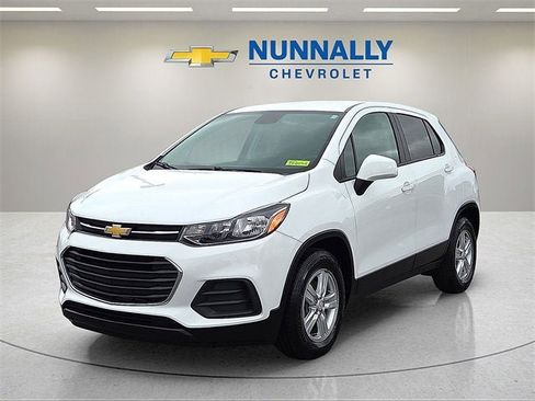 Used 2022 Chevrolet Trax LS w/ Tint and Cruise Package image 1