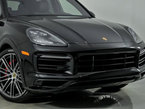 Used 2023 Porsche Cayenne GTS image 3