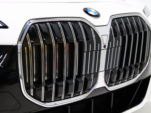 Used 2023 BMW 760i xDrive image 31