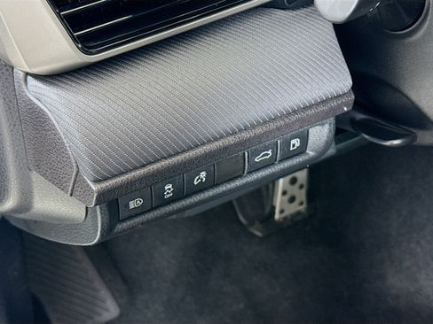 Used 2025 Toyota Camry SE image 10