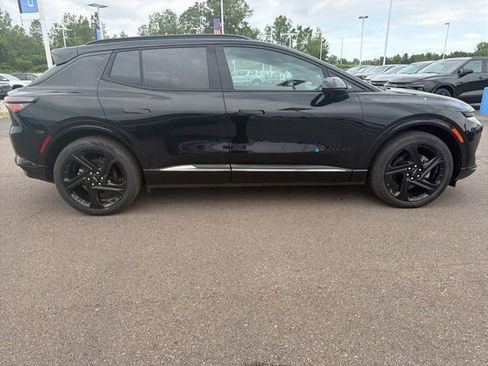 Used 2024 Chevrolet Equinox EV RS FWD image 4