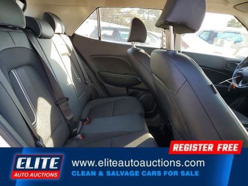 Used 2024 Hyundai Venue Limited image 22