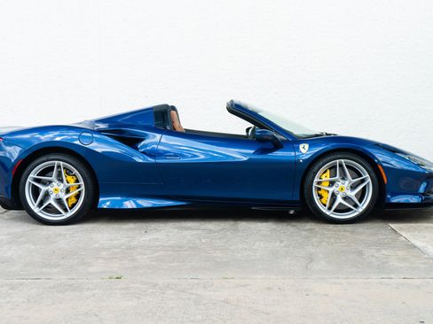 Used 2022 Ferrari F8 Tributo RWD image 15