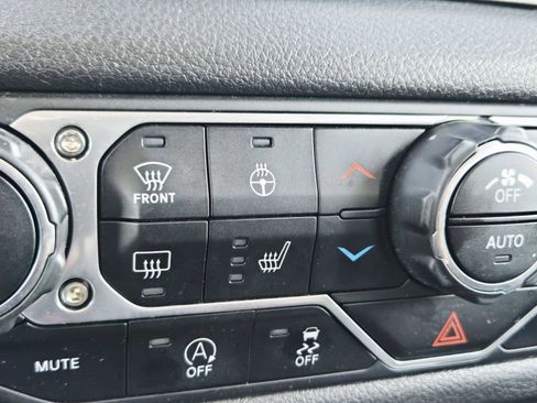 Used 2024 Jeep Wrangler Sport S image 32