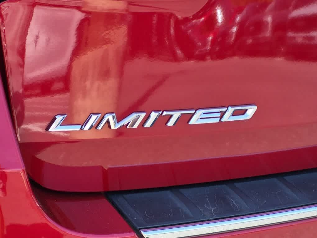 Used 2024 Ford Explorer Limited w/ Limited Technology Package RWD image 25