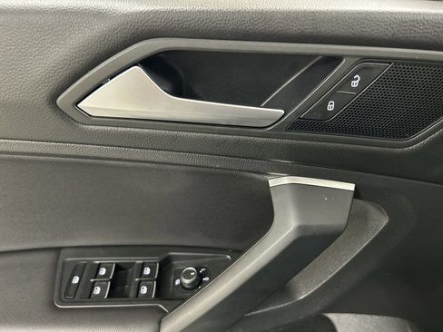 Used 2019 Volkswagen Tiguan SE w/ Panoramic Sunroof Package AWD/4WD image 11
