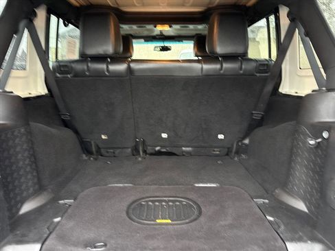 Used 2017 Jeep Wrangler Unlimited Sahara image 5