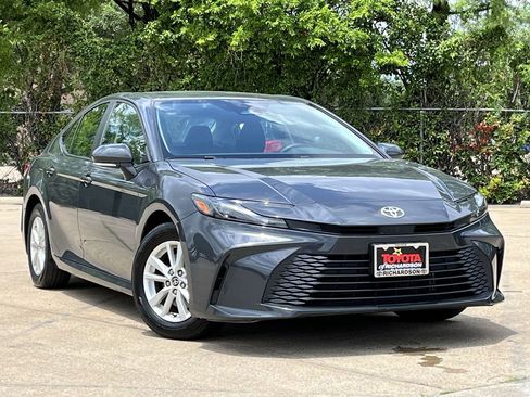 Used 2025 Toyota Camry LE FWD image 2