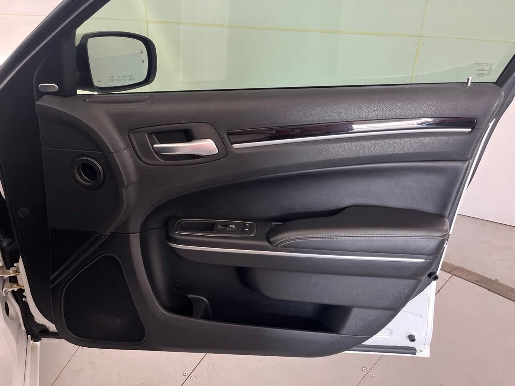 Used 2019 Chrysler 300 S w/ 300S Premium Group 2 RWD image 29