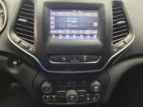 Used 2021 Jeep Cherokee Latitude Lux image 25