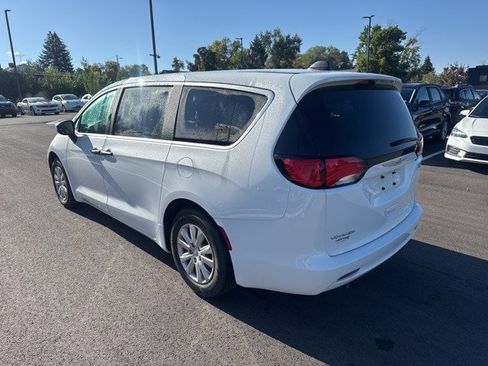 Used 2021 Chrysler Voyager L image 5
