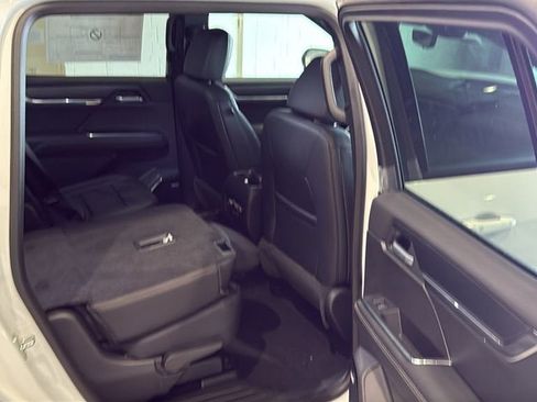 New 2026 GMC Acadia Elevation w/ Elevation Premium Package AWD/4WD image 15