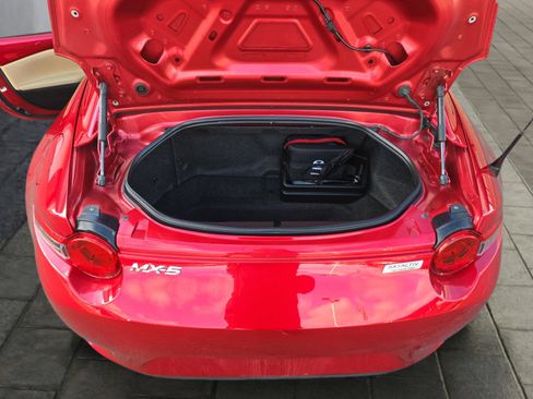Used 2017 MAZDA MX-5 Miata RF Grand Touring image 26