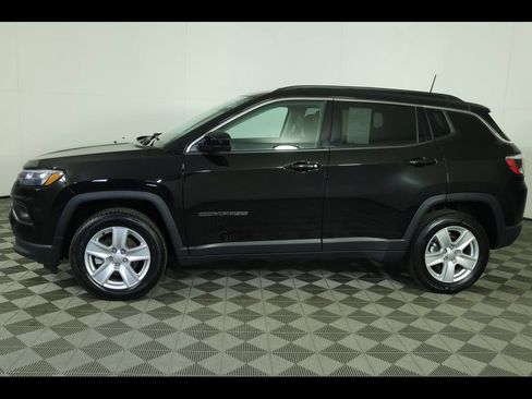 Used 2022 Jeep Compass Latitude w/ Convenience Group AWD/4WD image 4