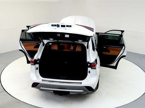 Used 2023 Toyota Highlander Platinum image 23