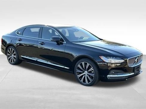 Used 2023 Volvo S90 B6 Plus image 10