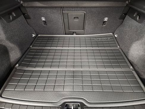 New 2026 Volvo XC40 B5 Plus w/ Protection Package Premier image 33