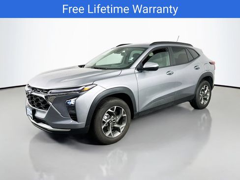 New 2025 Chevrolet Trax LT w/ Driver Confidence Package FWD image 4