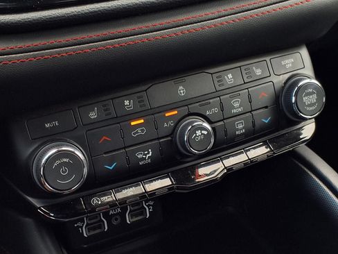 Used 2024 Dodge Durango GT AWD/4WD image 9