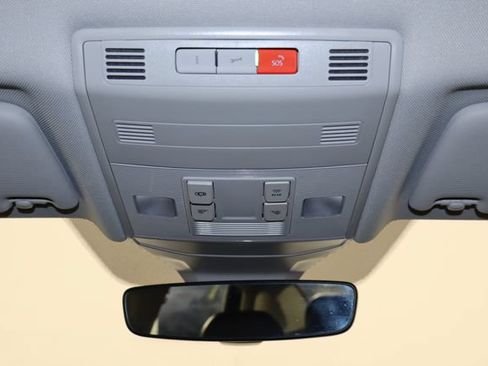 Used 2025 Volkswagen Jetta SE FWD image 24