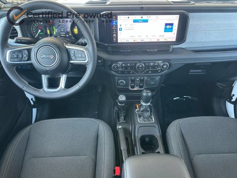 Used 2025 Jeep Wrangler Unlimited Sahara AWD/4WD image 14